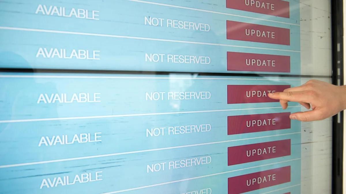 Bilgisayar ekranında Windows güncelleme sürecini gösteren sade bir yazılım güncelleme görüntüsü yer alıyor.